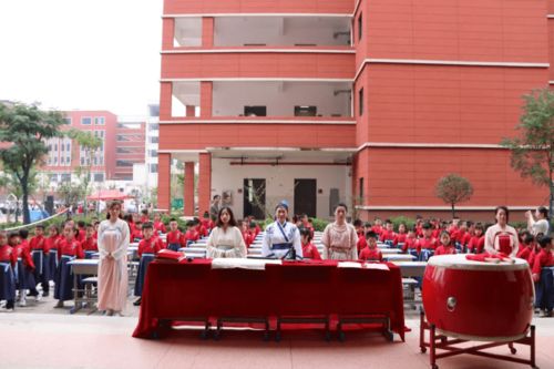 开笔启智,礼润童年,长沙市一中株洲实验学校开展新生开笔礼活动